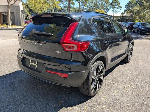 2024 Volvo XC40 B5 Plus Dark Theme