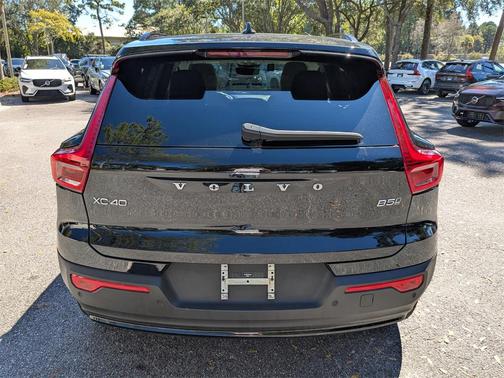 2024 Volvo XC40 B5 Plus Dark Theme