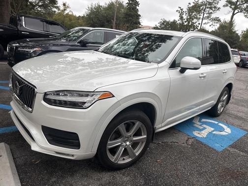 2020 Volvo XC90 T6 Momentum
