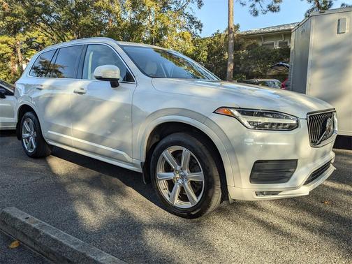 2020 Volvo XC90 T6 Momentum