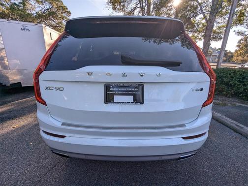 2020 Volvo XC90 T6 Momentum