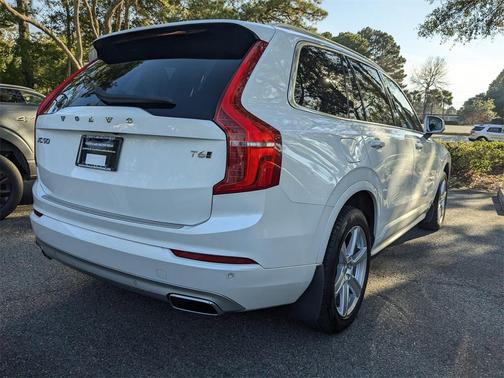 2020 Volvo XC90 T6 Momentum