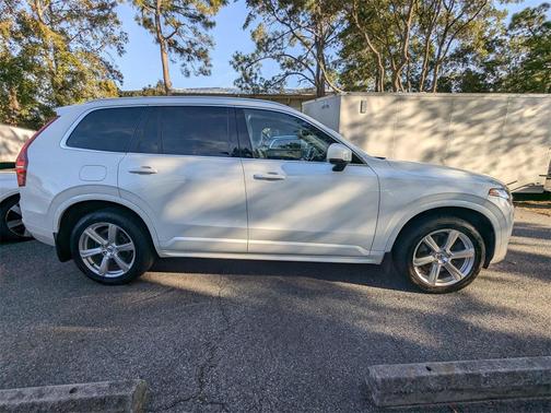 2020 Volvo XC90 T6 Momentum
