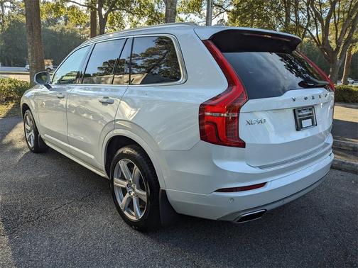 2020 Volvo XC90 T6 Momentum