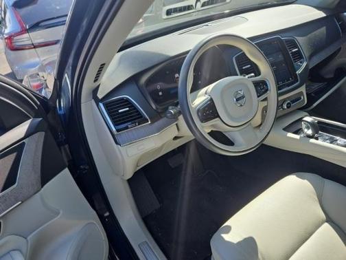 2024 Volvo XC90 B6 Plus Bright Theme 7-Seater