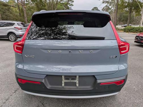 2023 Volvo XC40 B5 Plus Bright Theme