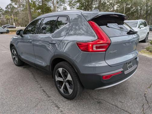 2023 Volvo XC40 B5 Plus Bright Theme