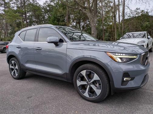 2023 Volvo XC40 B5 Plus Bright Theme