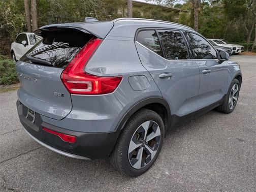 2023 Volvo XC40 B5 Plus Bright Theme