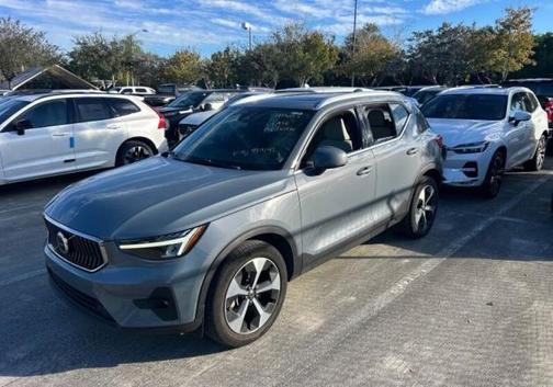 2023 Volvo XC40 B5 Plus Bright Theme