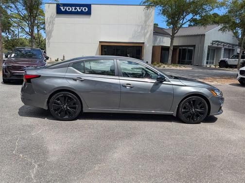 2022 Nissan Altima SR FWD