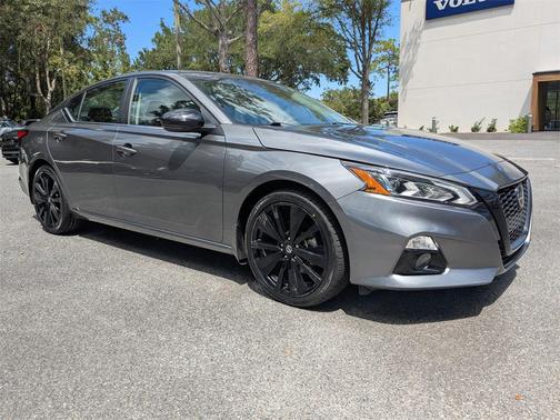 2022 Nissan Altima SR FWD