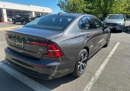 Platinum Grey Metallic 2023 Volvo S60 B5 Plus Dark Theme