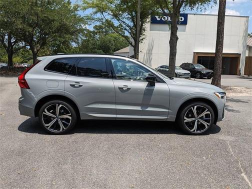 2025 Volvo XC60 B5 Ultra