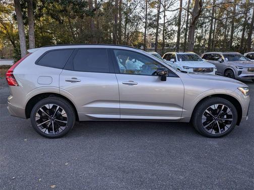 2026 Volvo XC60 B5 Plus