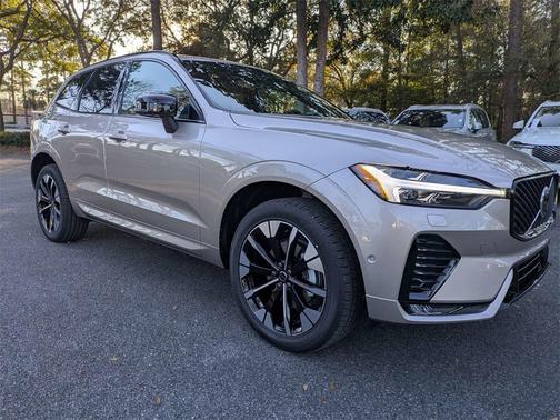 2026 Volvo XC60 B5 Plus