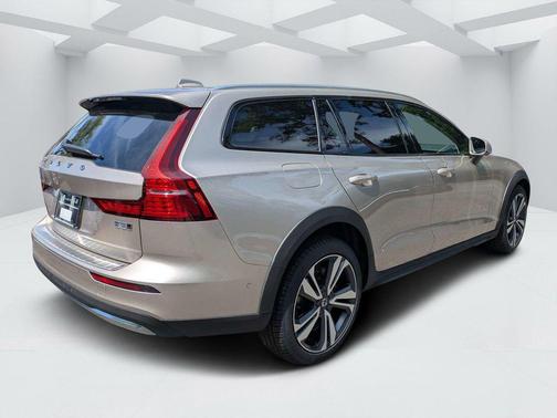 Bright Dusk Metallic 2026 Volvo V60 Cross Country Plus, B5 AWD Gas (mild hybrid)