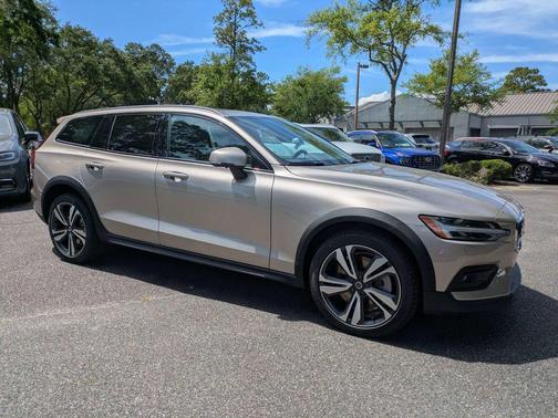 Bright Dusk Metallic 2026 Volvo V60 Cross Country Plus, B5 AWD Gas (mild hybrid)
