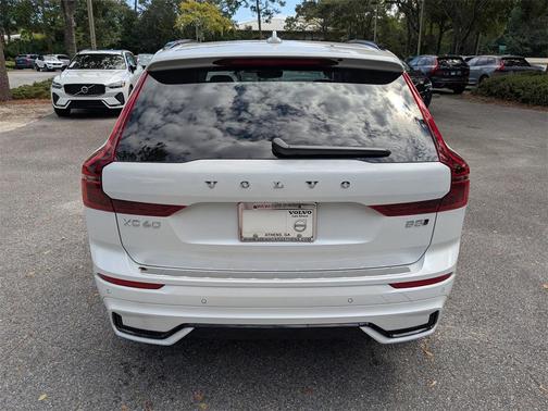 2026 Volvo XC60 B5 Ultra