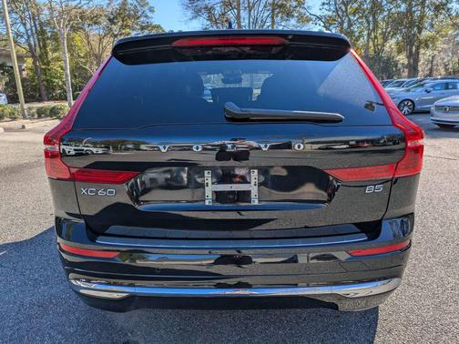 2023 Volvo XC60 B5 Ultimate Bright Theme