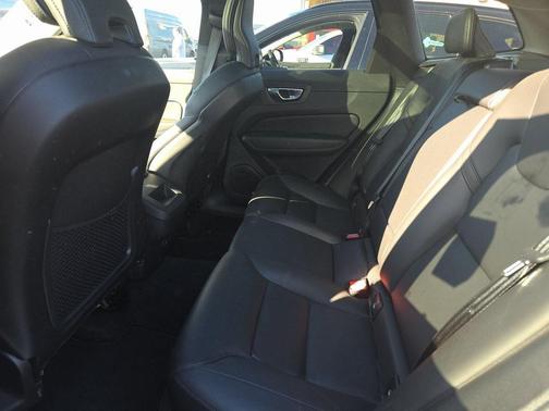 2025 Volvo XC60 B5 Core