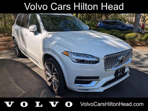 Crystal White Metallic 2023 Volvo XC90 B6 Plus 7-Seater