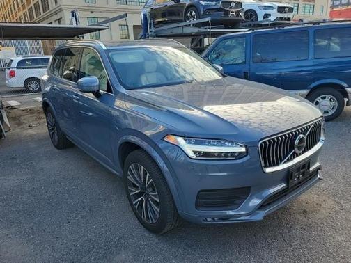 2022 Volvo XC90 T6 Momentum