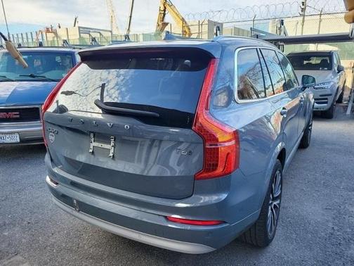 2022 Volvo XC90 T6 Momentum
