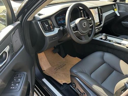 2025 Volvo XC60 Plug-In Hybrid T8 Plus