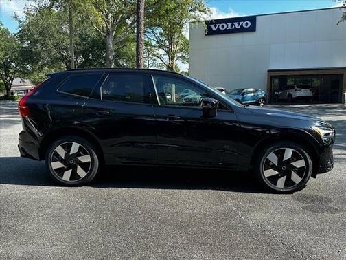 2025 Volvo XC60 Plug-In Hybrid T8 Plus