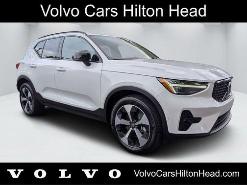 Crystal White 2026 Volvo XC40 Plus, B5 AWD Gas (mild hybrid), Dark