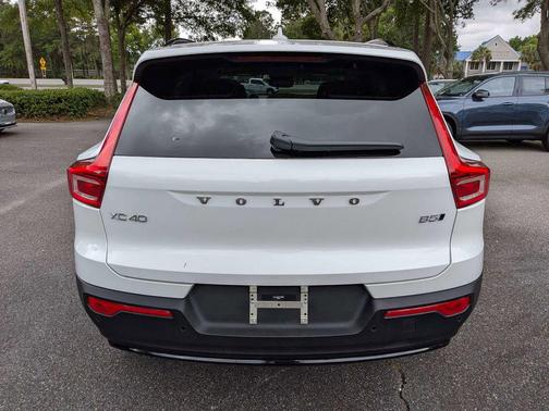 Crystal White 2026 Volvo XC40 Plus, B5 AWD Gas (mild hybrid), Dark