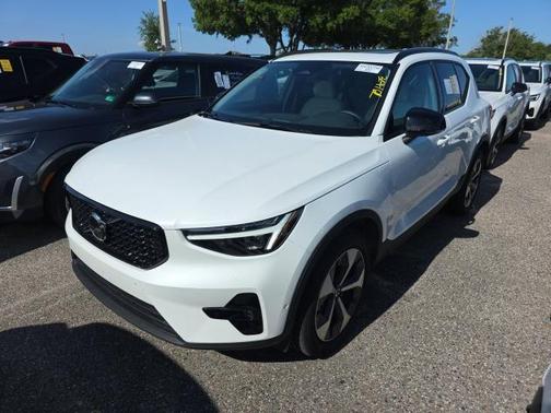 Crystal White 2026 Volvo XC40 B5 Plus