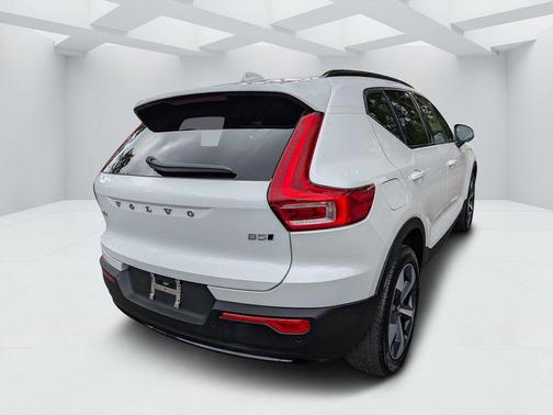 Crystal White 2026 Volvo XC40 Plus, B5 AWD Gas (mild hybrid), Dark
