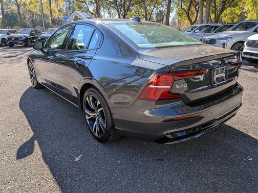 2023 Volvo S60 B5 Plus Dark Theme