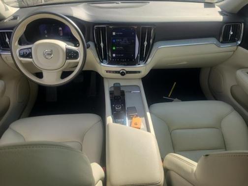 2023 Volvo S60 B5 Plus Dark Theme