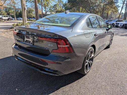 2023 Volvo S60 B5 Plus Dark Theme