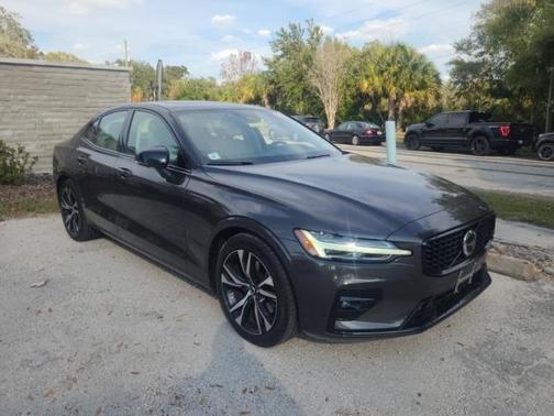2023 Volvo S60 B5 Plus Dark Theme