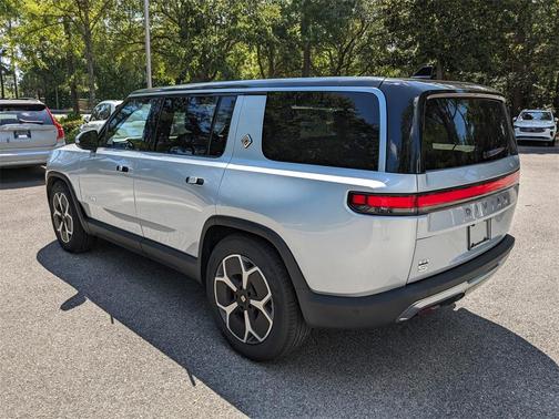 2024 Rivian R1S Adventure