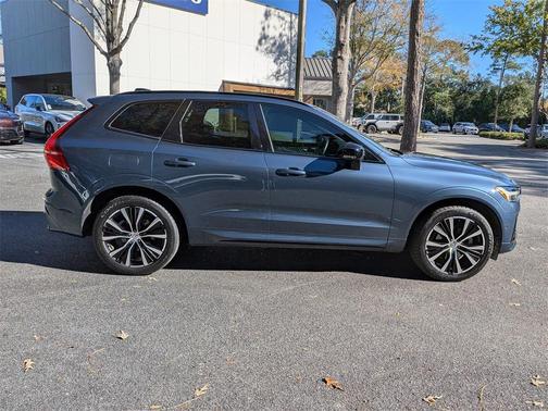 2023 Volvo XC60 Plus Dark Theme