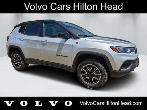 Silver Zynith Metallic Clearcoat 2025 Jeep Compass Trailhawk