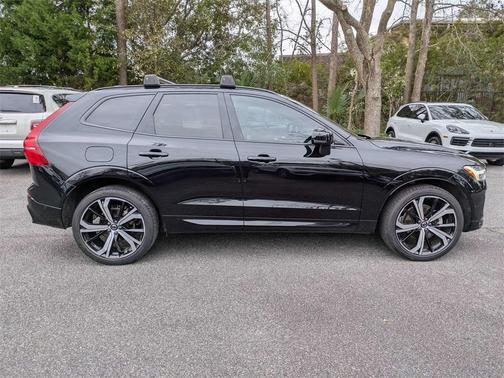 2023 Volvo XC60 B5 Ultimate Dark Theme