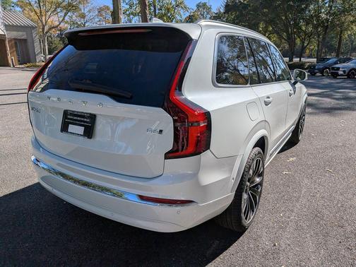 Crystal White Pearl 2026 Volvo XC90 B6 Ultra 7-Seater
