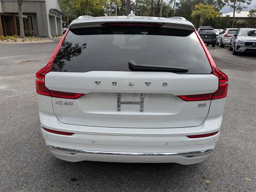 2023 Volvo XC60 B5 Plus Bright Theme