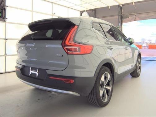 2025 Volvo XC40 B5 Plus Bright Theme