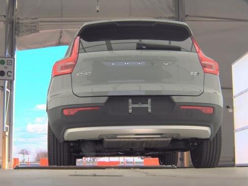 2025 Volvo XC40 B5 Plus Bright Theme