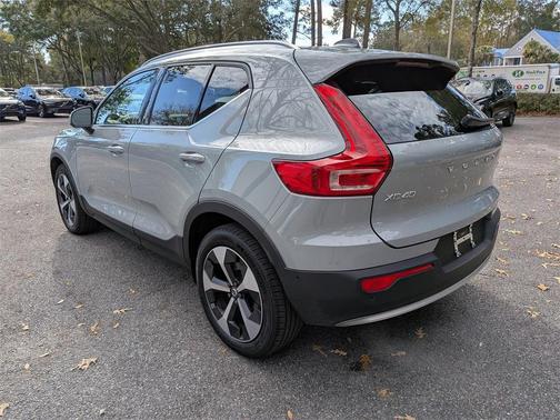 2025 Volvo XC40 B5 Plus Bright Theme