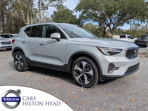 2025 Volvo XC40 B5 Plus Bright Theme