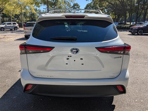 2022 Toyota Highlander Hybrid XLE