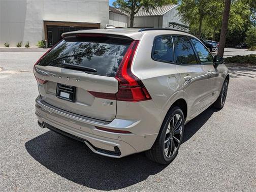 2026 Volvo XC60 B5 Plus